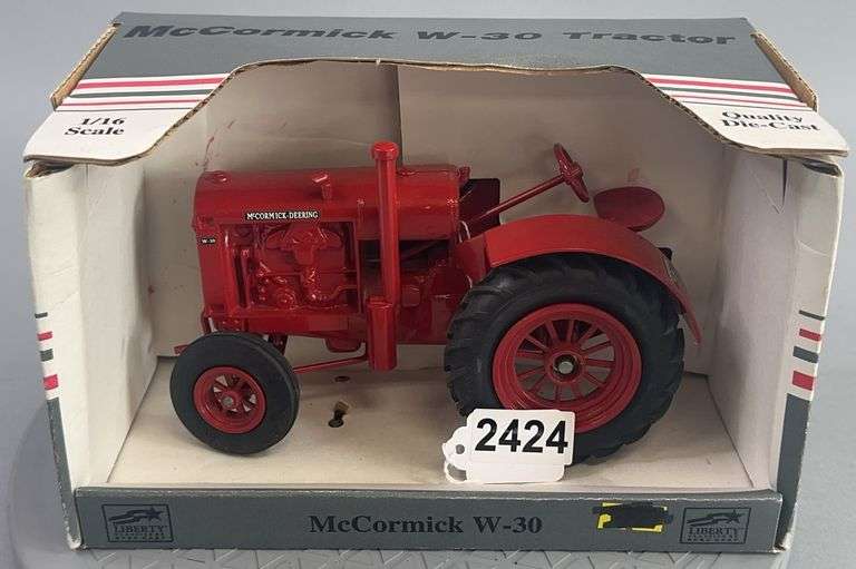 McCormick-Deering W-30 Tractor 1:16 Scale image