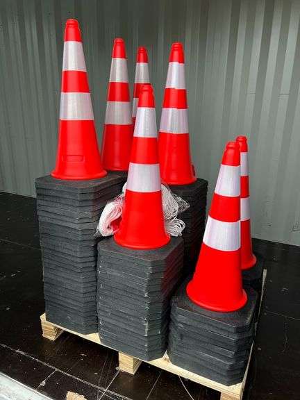 Bulk Pallet of 100 Land Hero Road Cones image