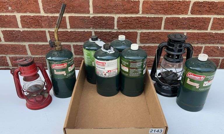 2 Lanterns and Fuel Canisters image