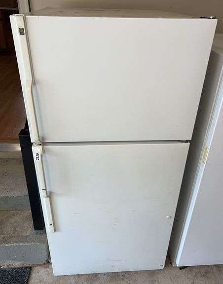 General Electric Fridge and Freezer Combo image