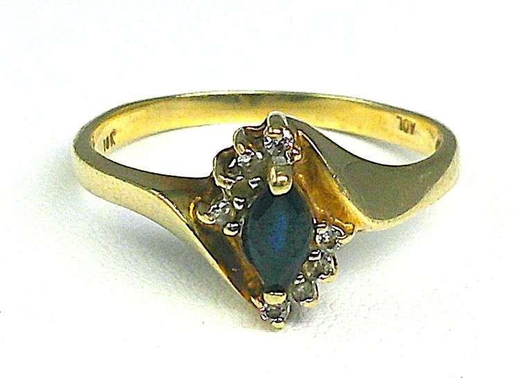 10KT Gold Ring Size 8.5 image