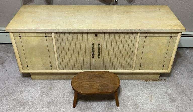 Blonde Lane Cedar Chest and Stepstool image