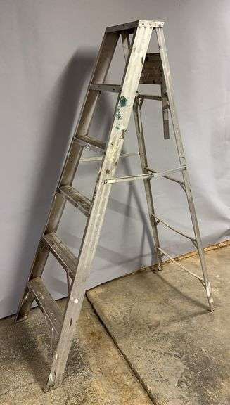 Aluminum 6' Step Ladder image