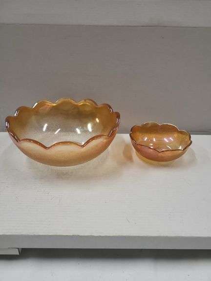 Vintage Jeanette Orange Marigold Carnival Glass Scalloped Bowl 7 1/2& 4 1/4 (LG bowl has chips) image