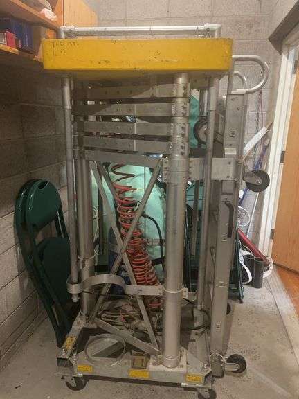 Air lift upright scaffolds image