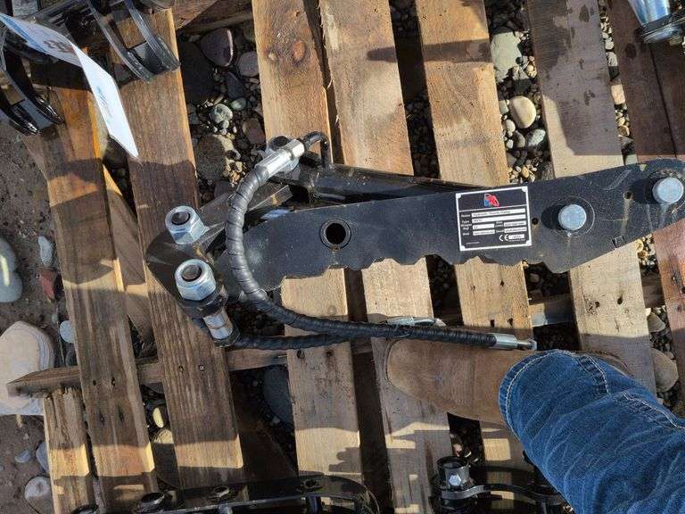 Mini excavator hydraulic thumb clamp with hoses image