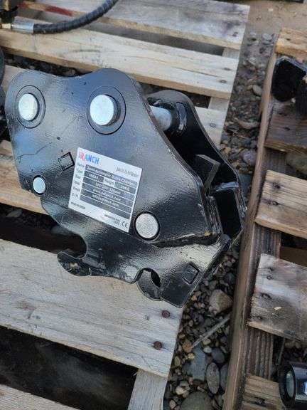 Mini excavator quick attach image