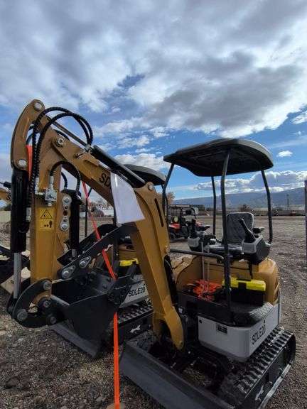 SDLE20 Mini excavator with diesel yanmar engine image
