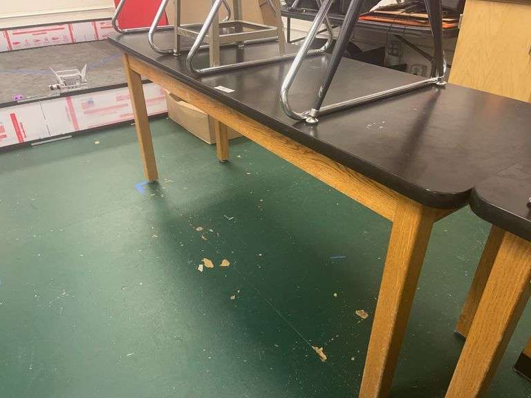 Table and 4 chairs image