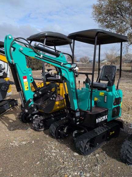 2025 CFG MH12RX Mini Excavator gas motor image