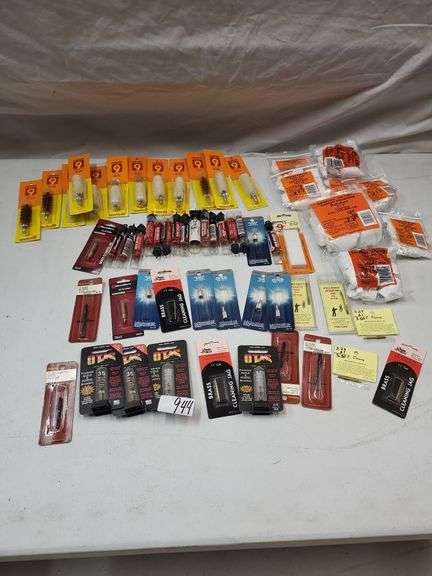 Gun cleaning lot, see photos image