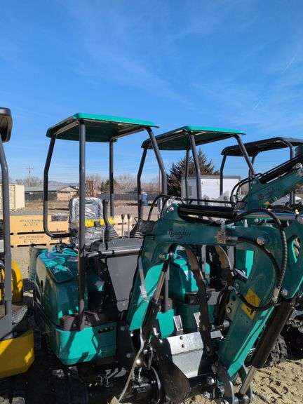 CFG Mini Excavator Model QK16R image