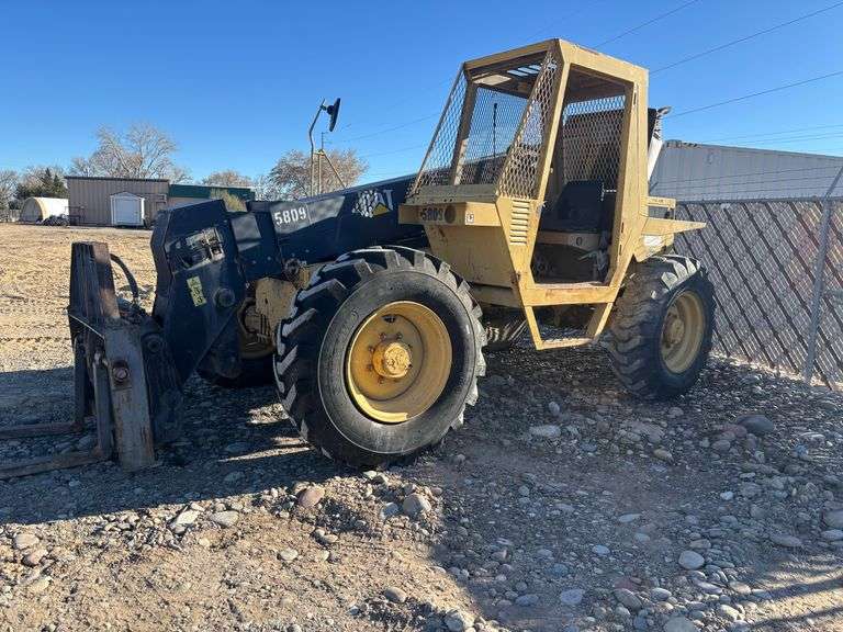 Cat Telehandler image