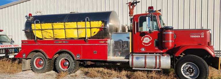 1979 General Water Tanker with 500 GPM pump and 3300 Gal tank. Diesel image