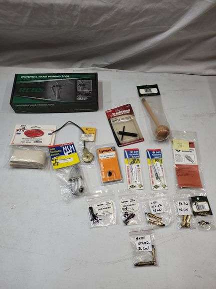 RCBS universal hand priming tool.
Gun accessories, see photos image