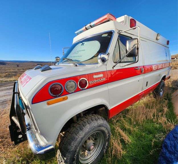 E-350 1985 Ford Econoline 4x4 Ambulance image