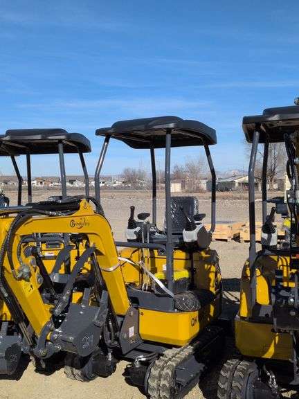 CFG Mini Excavator Model QK18R image