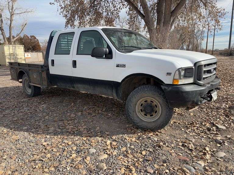 2004 Ford F250 145,458 miles. Gas Engine. 4x4. Automatic. image