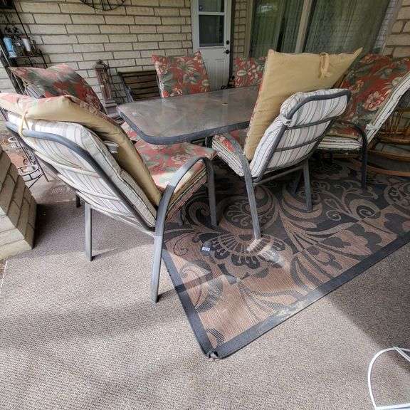 6 chair patio set w/lg outdoor carpet