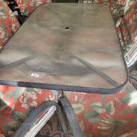 6 chair patio set w/lg outdoor carpet