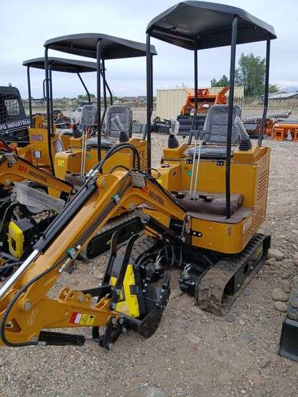 AGT Industrial H15R Mini Excavator image