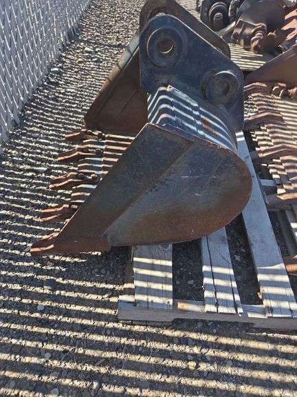 23" Excavator Bucket