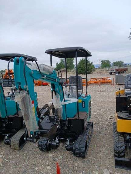 AGT Industrial MH12R Mini Excavator image