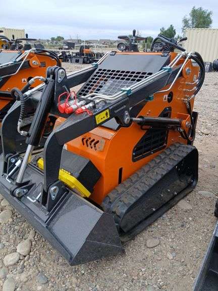 LANDHERO Mini Skid Steer Loader, 23 HP image