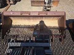 5' Skidsteer Bucket w/ Teeth