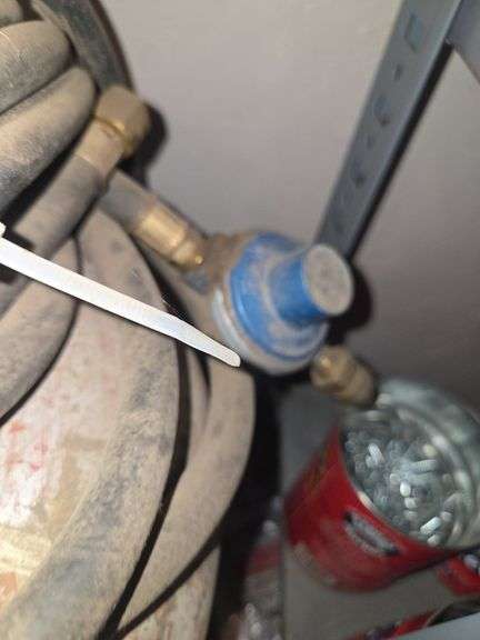 Propane Tank Approx 4'T & Oxygen Tank