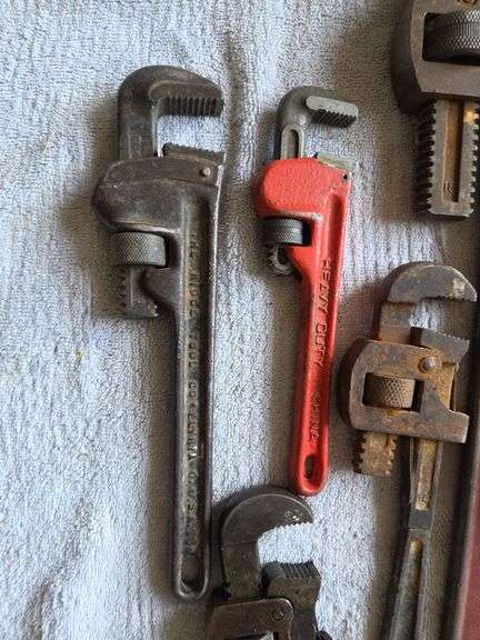 7 Pipe Wrenches Various Sizes