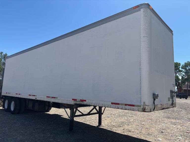 40’ 2000 WAB Semi Trailer With Tommy Lift.