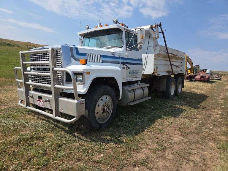 1982 Ford LTL9000 Dump Truck