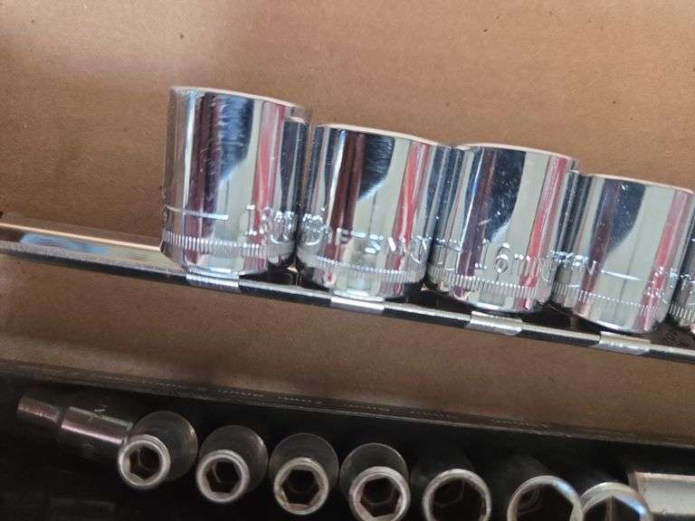 Flat w/ Craftsman Standard & Metric Sockets