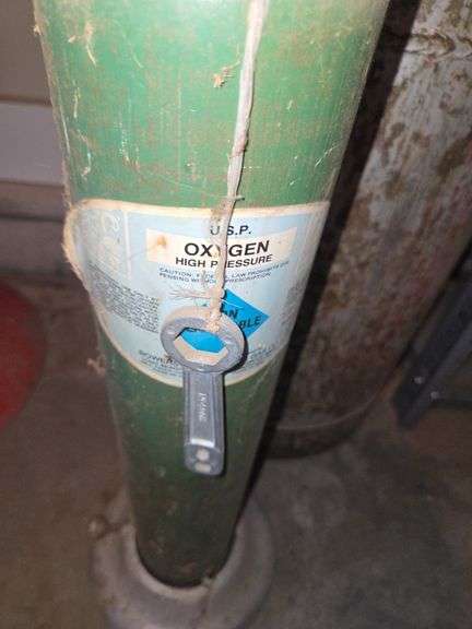 Propane Tank Approx 4'T & Oxygen Tank