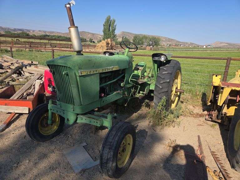 John Deere 2010 Tractor (NON RUNNING) image