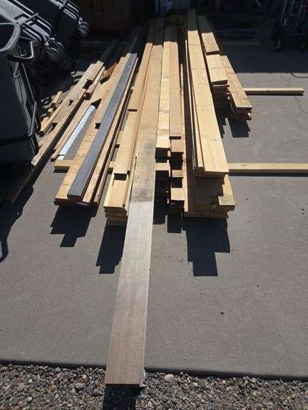 Mixed Lot of Wood Lumber Approx. 16'