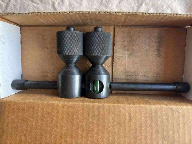 Pipe flange aligner
