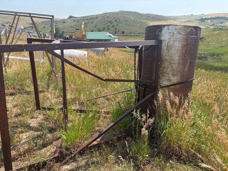 500 gallon Fuel Tank With Stand