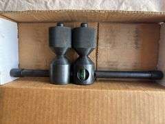Pipe flange aligner