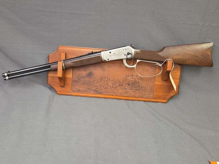 Winchester Model 94 John Wayne Commemorative Lever Action Carbine 32-40 Win image