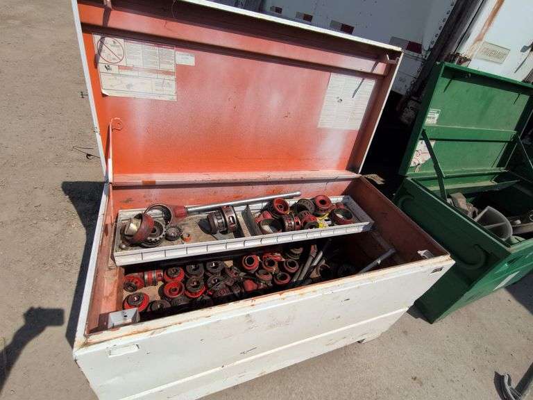 Locking toolbox with pipe threader accessories image