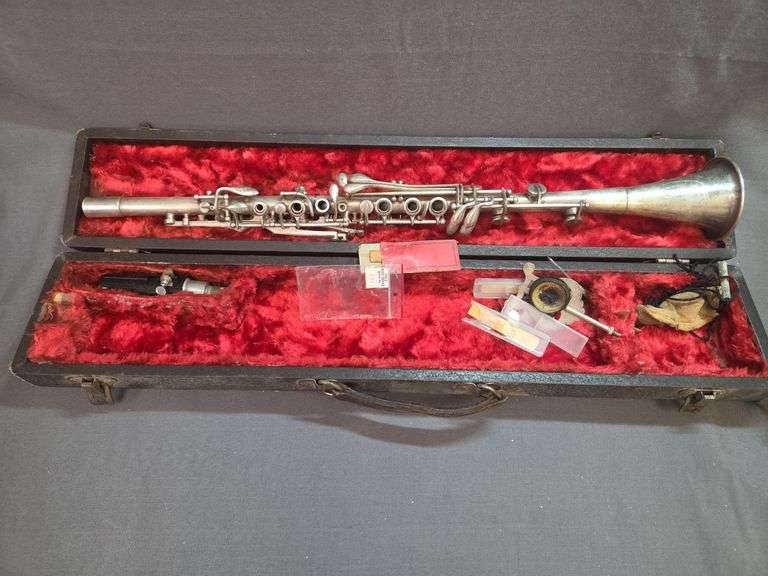 VINTAGE ELKHART INDIANA CAVALIER METAL CLARINET image