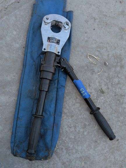 Anderson Electric VERSA-CRIMP® Tool Series VC6-FT, which is a dieless hydraulic crimping tool used for electrical connectors. image