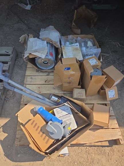 Pallet w/ Paint Sprayer, HBL Pin & Sleeve Connectors, Fuse Terminal Blocks,Crouse Hinds 200- 400 watt 277 Volt Ballast image