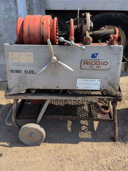Ridgid no.850 pipe threader with rolling cart and stand image