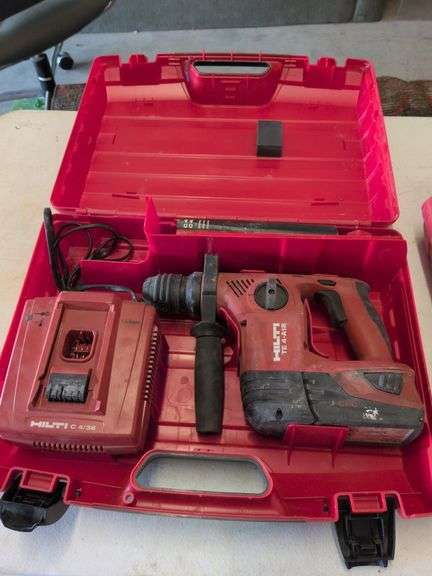 Hilti TE 4-A18 Cordless Rotary Hammer Drill. With battery and charger image