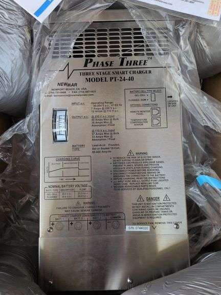 New mar battery charger 24 volts,40 amps (90-264 vac input) model PT-24-40 image