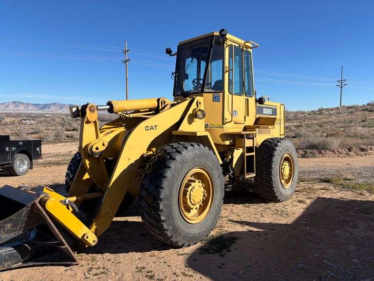 Cat 926 Loader image