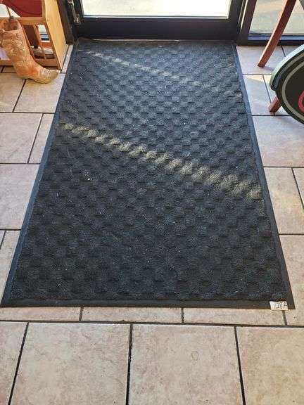 Restaurant entryway rug image